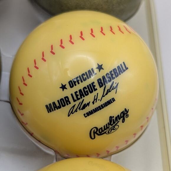 Official MLB New York Yankees Full Pool Retro Billiard Balls Set of 16 - Picture 7 of 7